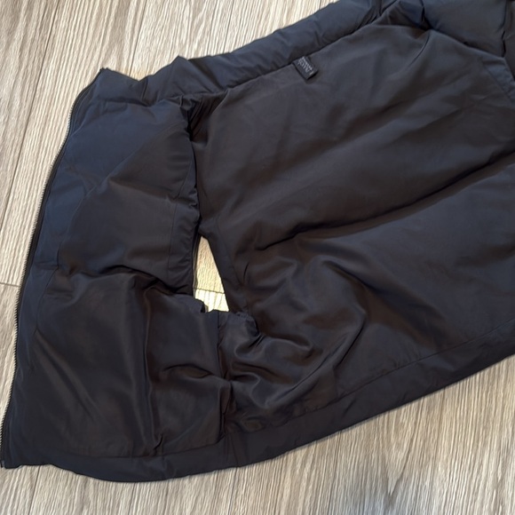 Nuuds Cropped Puffer Vest - Picture 9 of 13